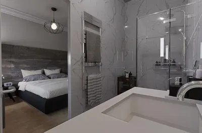 Badkamer; natuurlijk licht, gerenoveerd, tegelvloer