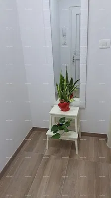 Garderoba; pločice, prirodno svjetlo