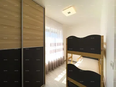 Quarto; luz natural, chão de madeira