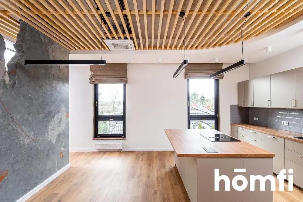 Mutfak; ahşap zemin, modern stil, doğal ışık, mutfak aletleri