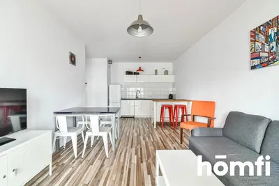 Wohnzimmer; holzboden, moderner stil, tageslicht