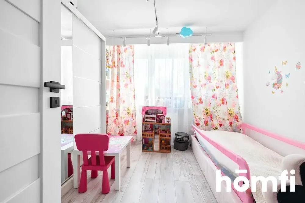 Chambre d'enfant; lumière naturelle, style moderne