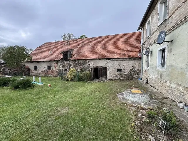 Haus und umgebung; renovierungsbedürftig