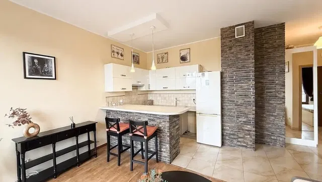 Küche; küchengeräte, fliesenboden, tageslicht