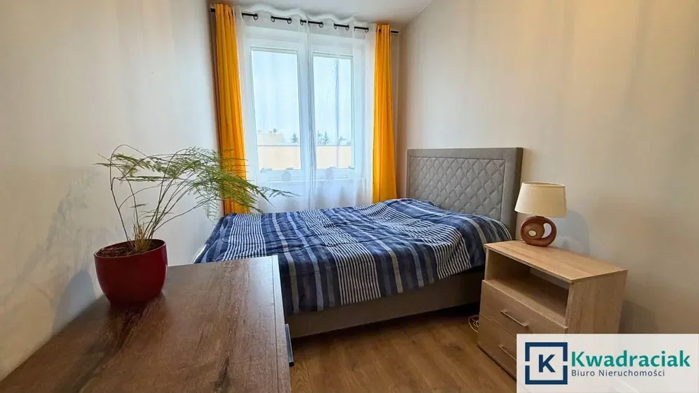 Camera da letto; pavimento in legno, luce naturale