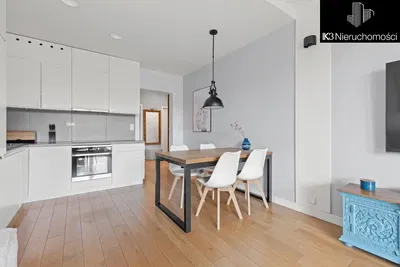 Cuisine; électroménager, parquet, style moderne