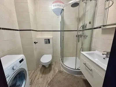 Τουαλέτα; πλακάκια, φυσικό φως, ανακαινισμένο