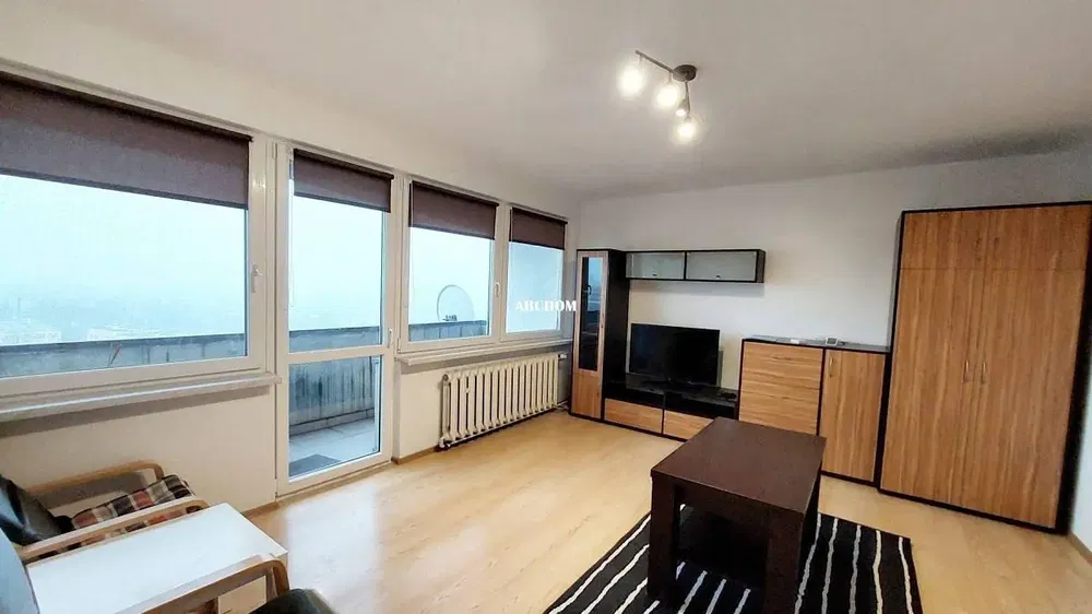 Oturma odası; manzara, ahşap zemin, doğal ışık