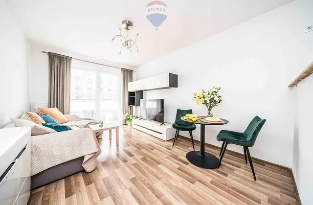 Wohnzimmer; tageslicht, moderner stil, holzboden