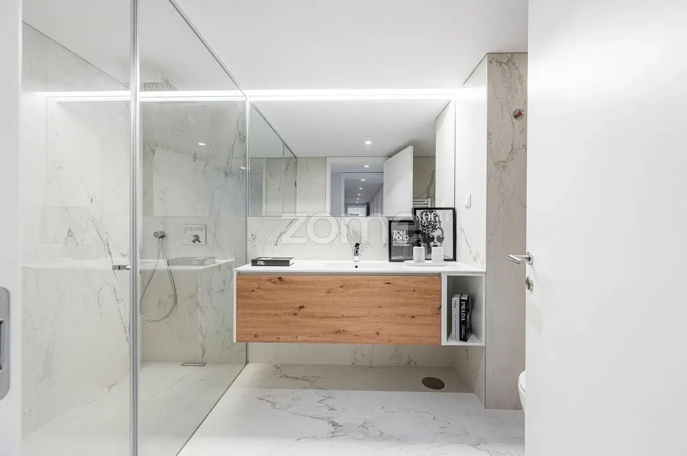 Μπάνιο; ανακαινισμένο, φυσικό φως, μοντέρνο στυλ