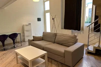 Wohnzimmer; holzboden, tageslicht, moderner stil