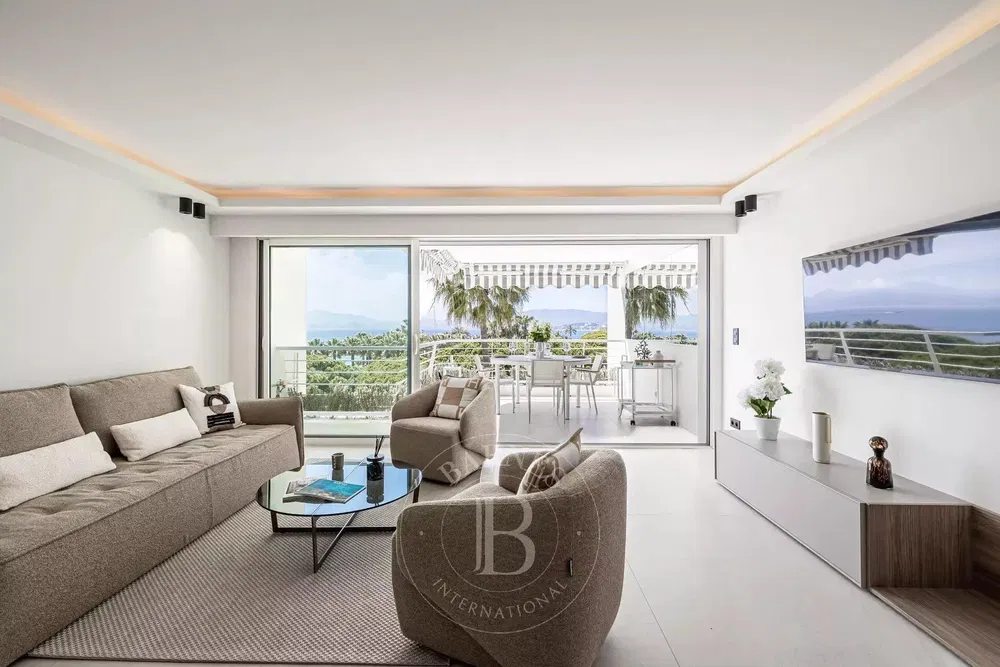 Living room; view, natural light, modern style