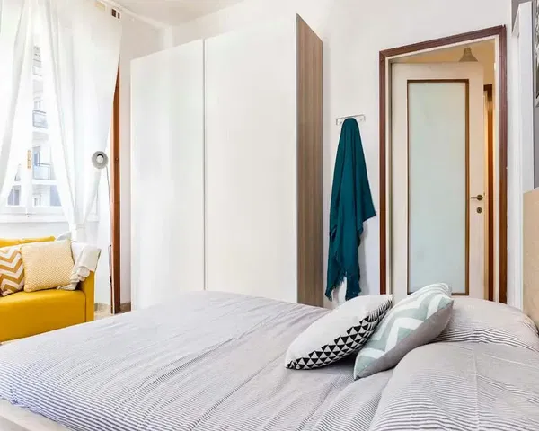 Bedroom; natural light, modern style