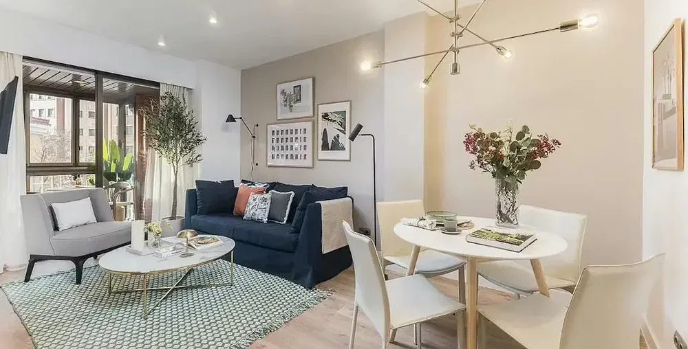 Soggiorno; luce naturale, stile moderno