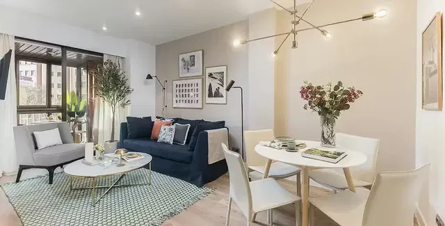 Obývací pokoj; přirozené světlo, moderní styl