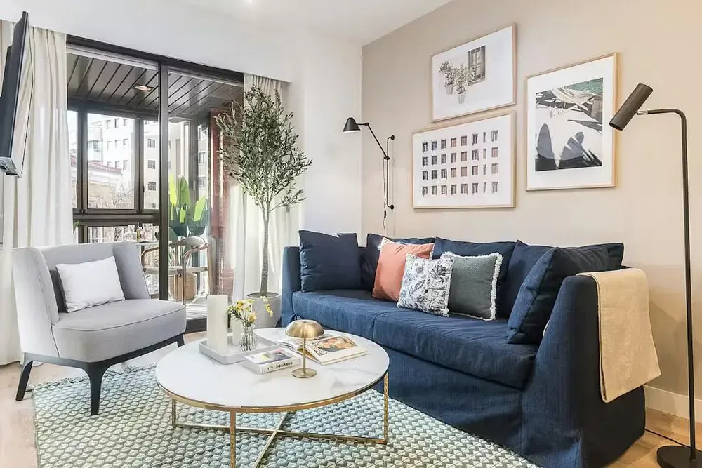 Wohnzimmer; tageslicht, moderner stil