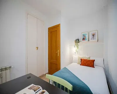 Quarto; luz natural, estilo moderno
