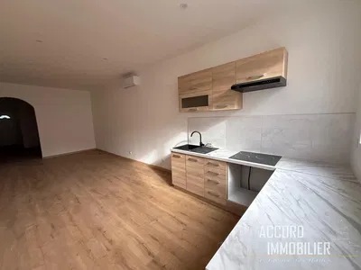 Kuhinja; kućanski aparati, pločice, renoviran, prirodna svjetlost