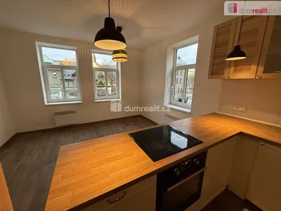Cucina; elettrodomestici, luce naturale, stile moderno