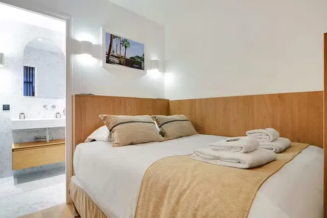 Schlafzimmer; tageslicht, moderner stil