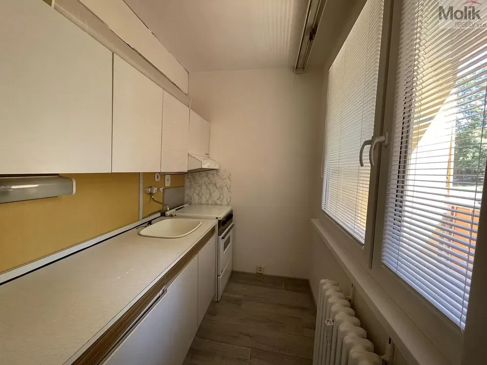 Кухня; плочки, гледка