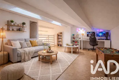 Wohnzimmer; tageslicht, moderner stil, holzboden