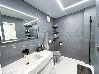 Badezimmer; fliesenboden, renoviert, tageslicht, moderner stil