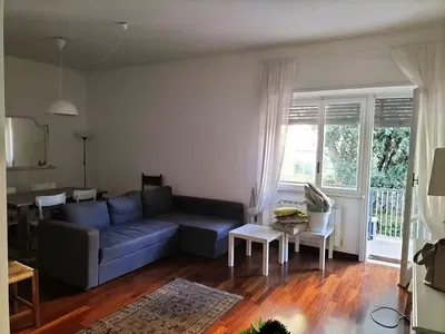 Wohnzimmer; holzboden, tageslicht, moderner stil