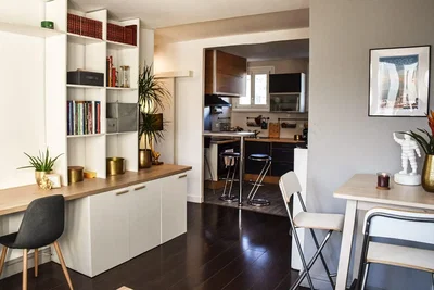 Oturma odası; doğal ışık, modern stil