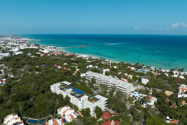 Casa y alrededores; vista