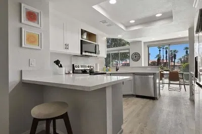 Cuisine; électroménager, vue, lumière naturelle, style moderne