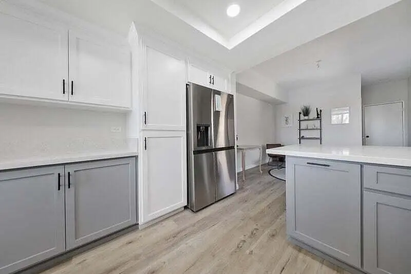 Küche; küchengeräte, holzboden, tageslicht, moderner stil, renoviert