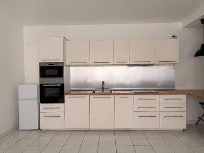 Κουζίνα; συσκευές κουζίνας, πλακάκια