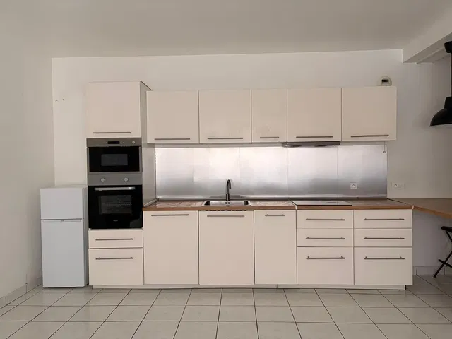 Κουζίνα; συσκευές κουζίνας, πλακάκια