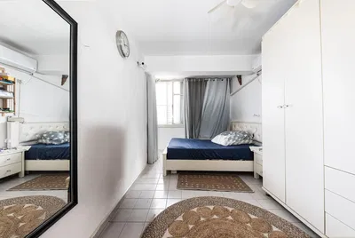 Chambre; carrelage, lumière naturelle