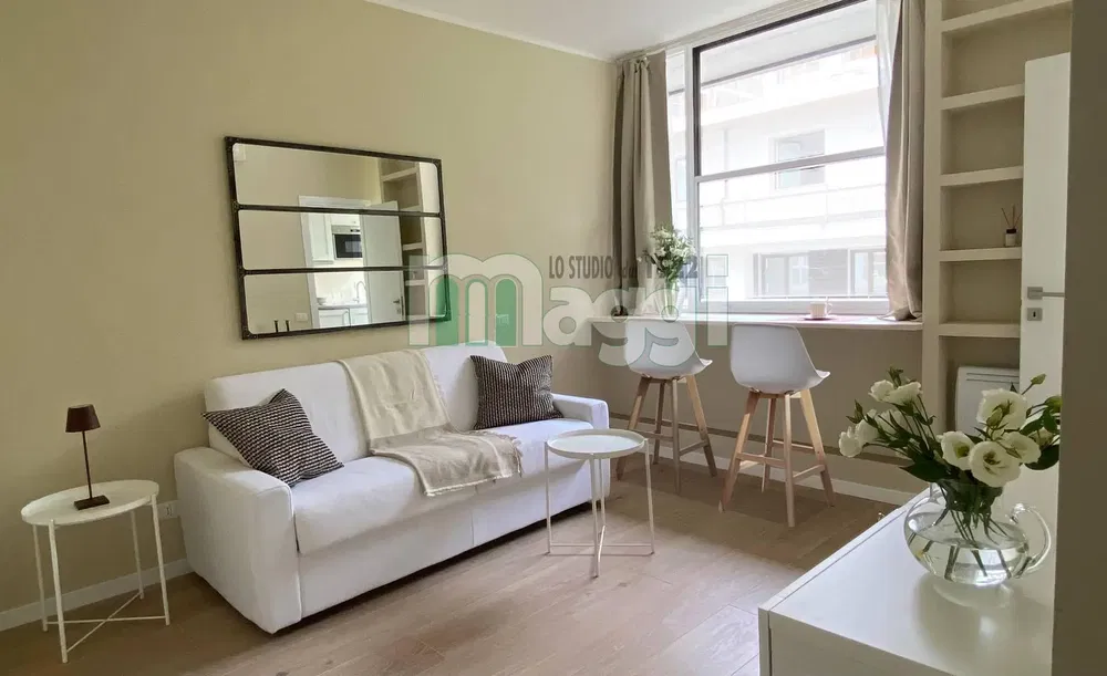 Wohnzimmer; tageslicht, moderner stil, holzboden