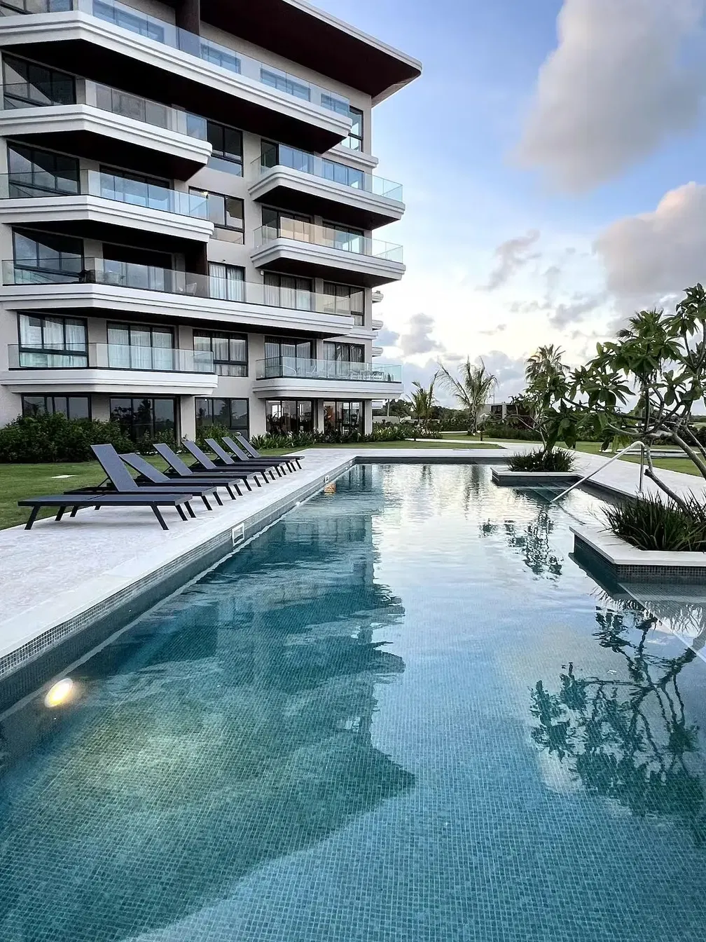 Dům a okolí; výhled