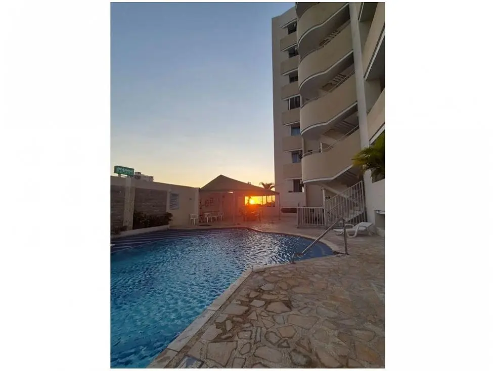 Maison et environs; vue, lumière naturelle