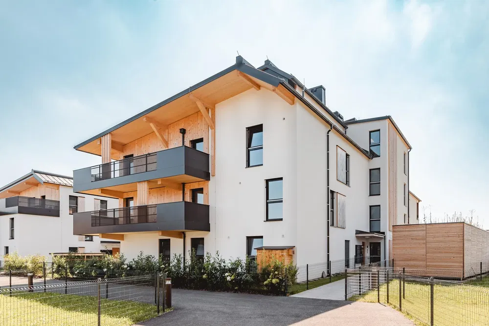 Haus und umgebung; holzbalken, holzboden, tageslicht