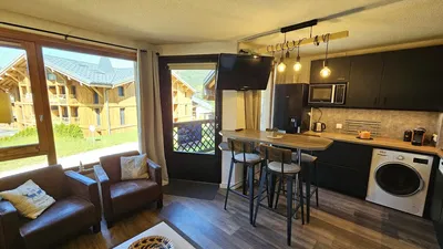 Living room; view, kitchen appliances, natural light