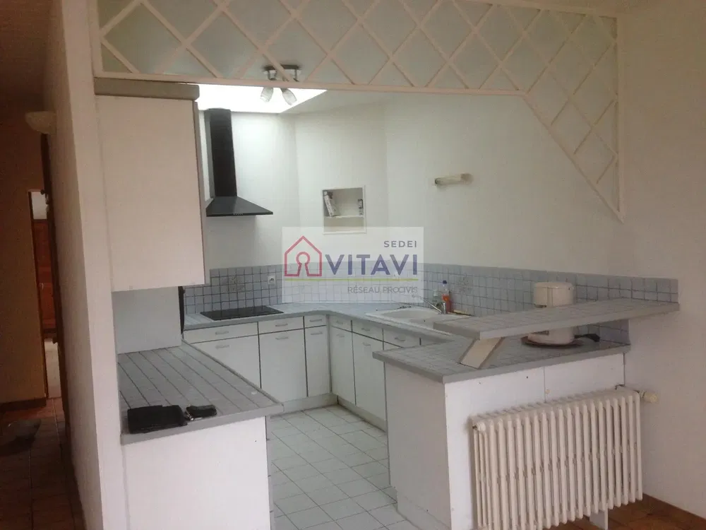 Kitchen; tile floor, kitchen appliances