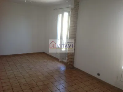 Other; tile floor, natural light