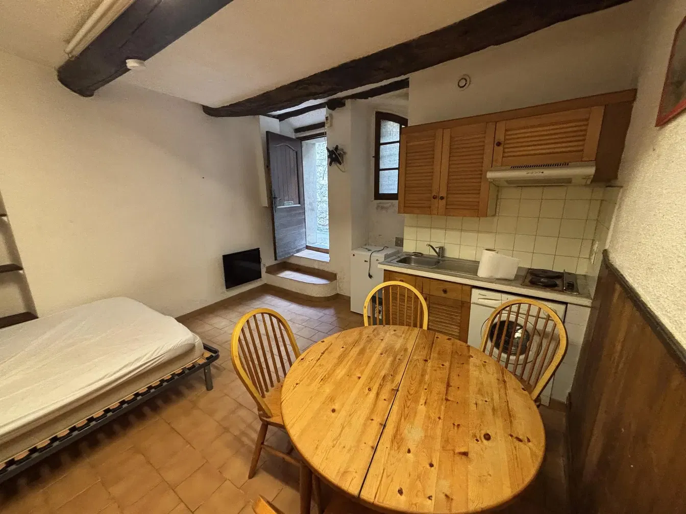 Kitchen; tile floor, wood beams, wood floor, rustic style, kitchen appliances