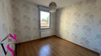 Schlafzimmer; holzboden, tageslicht