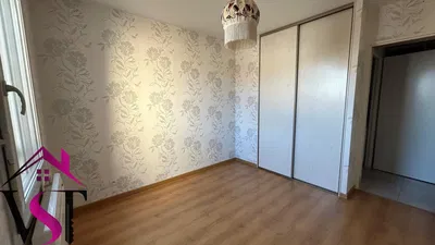 Sypialnia; światło dzienne, podłoga drewniana