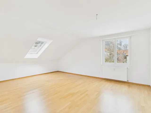 Дечја соба; дрвени под, природно светло, поглед