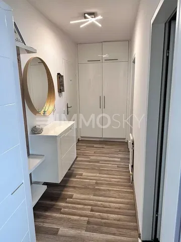 Vestiaire; rénové, parquet