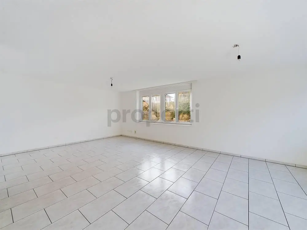 Wohnzimmer; fliesenboden, tageslicht, blick