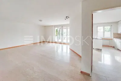 Wohnzimmer; fliesenboden, tageslicht, blick