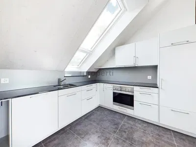 Küche; küchengeräte, fliesenboden, tageslicht